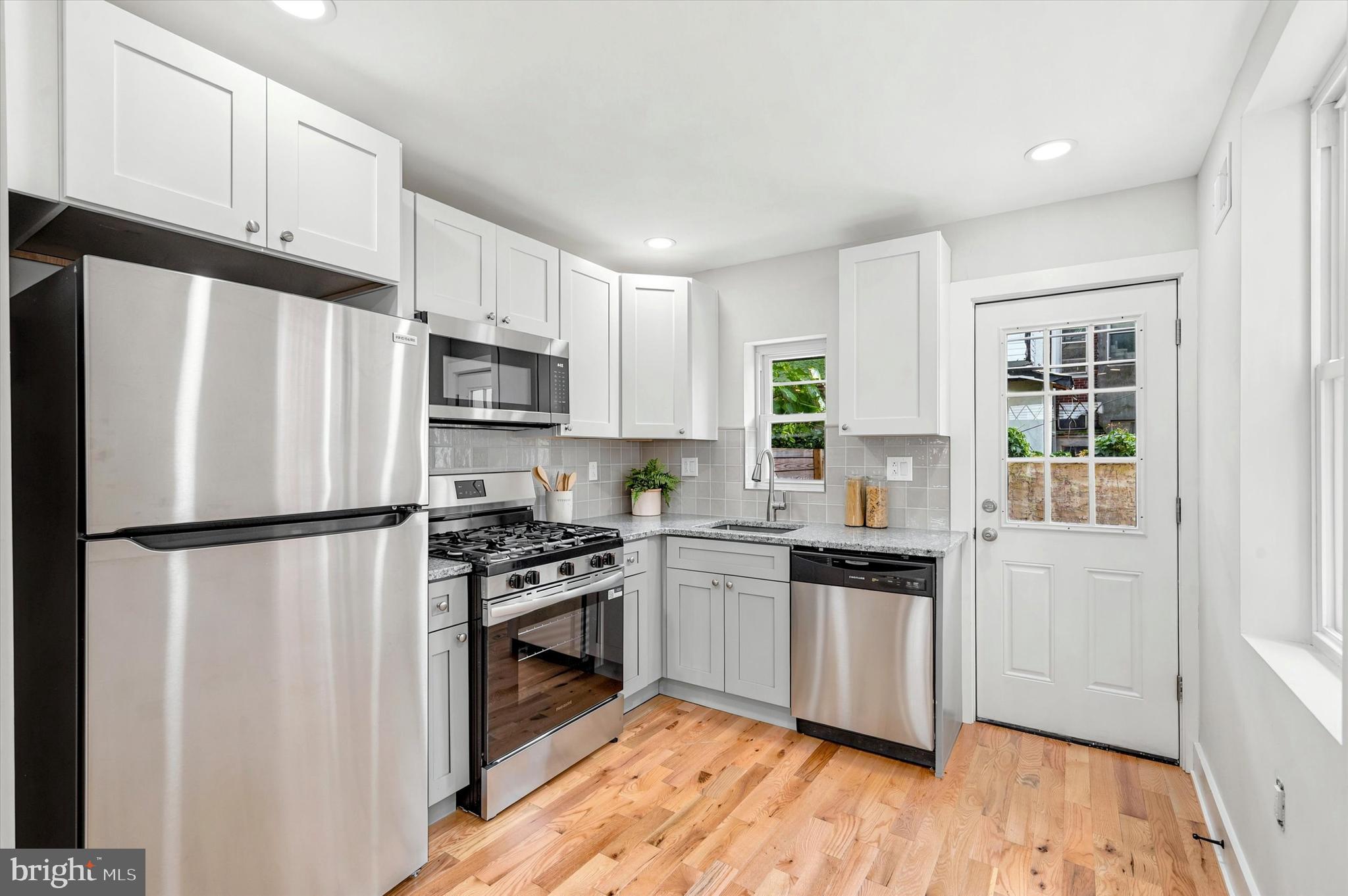 2334 Pierce Street Philadelphia, PA 19145 - Photo 8 of 25