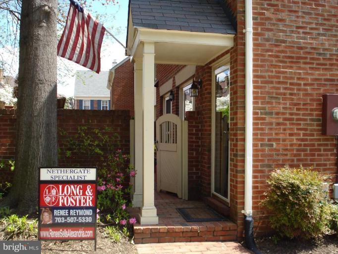 1213 Portner Road Alexandria, VA 22314 - Photo 12 of 12 Entrance / Foyer