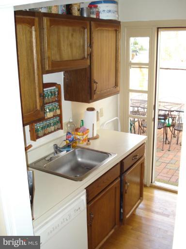 1213 Portner Road Alexandria, VA 22314 - Photo 4 of 12 Kitchen