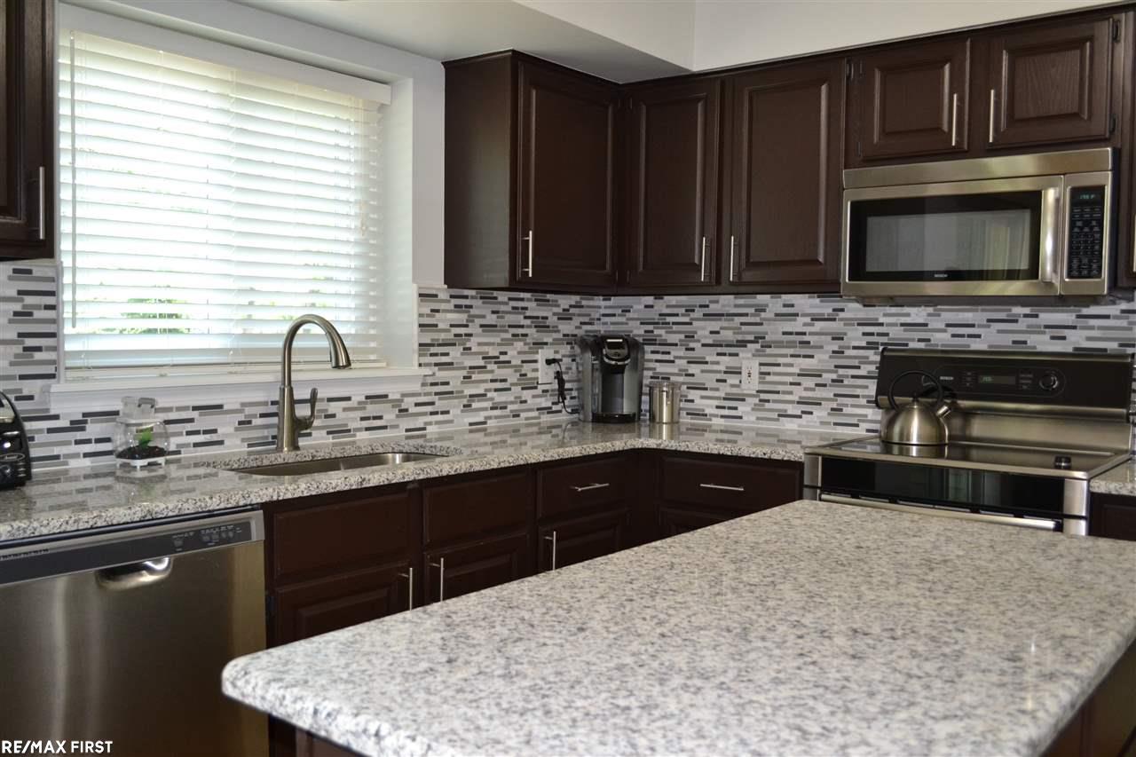 655 Whitney Drive Rochester, MI 48307 - Photo 8 of 30 Granite Counter tops