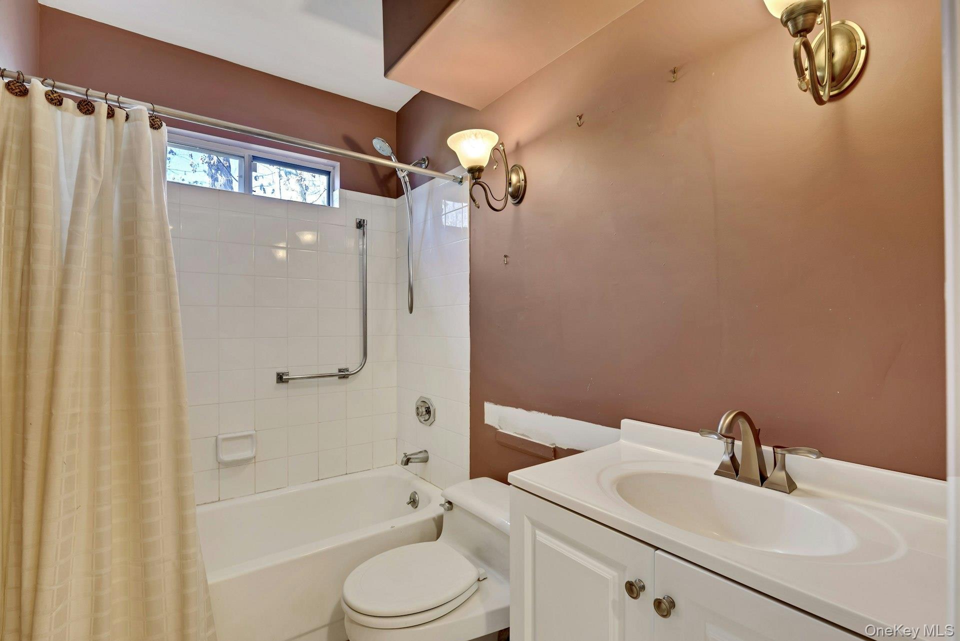 82 Glen Drive Ridge, NY 11961 - Photo 22 of 26 Guest Bath