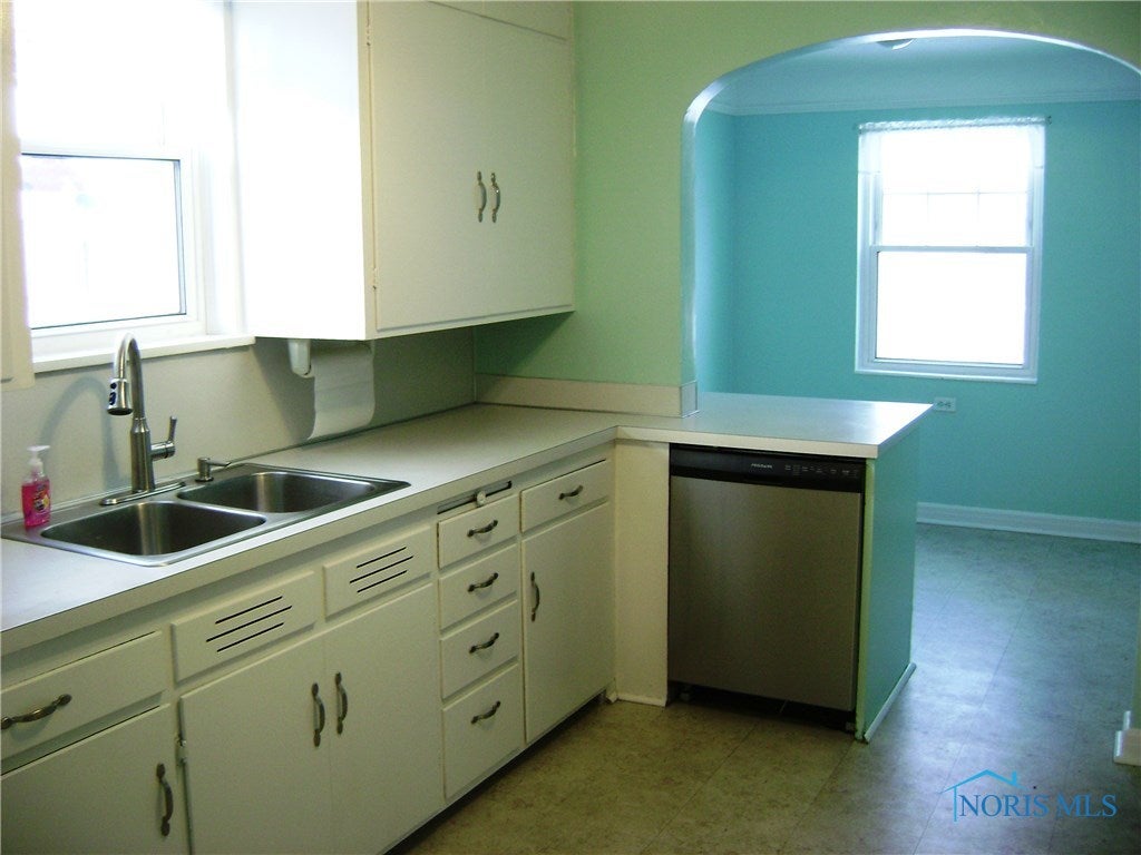 3659 Elmhurst Road Toledo, OH 43613 - Photo 4 of 29 Gallery Image 4