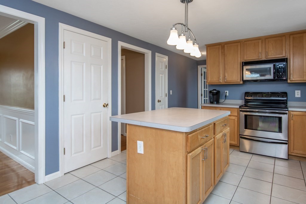 4 Carly Circle Rutland, MA 01543 - Photo 10 of 42