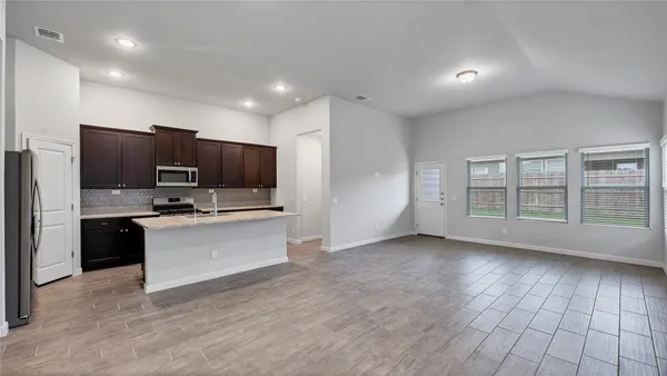 $2,300 | 1941 Colonial Avenue, New Braunfels, TX 78130