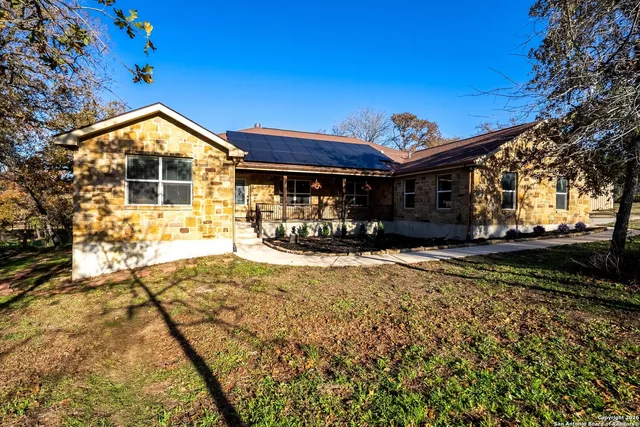 $519,900 | 525 Enchanted Oak Drive, La Vernia, TX 78121