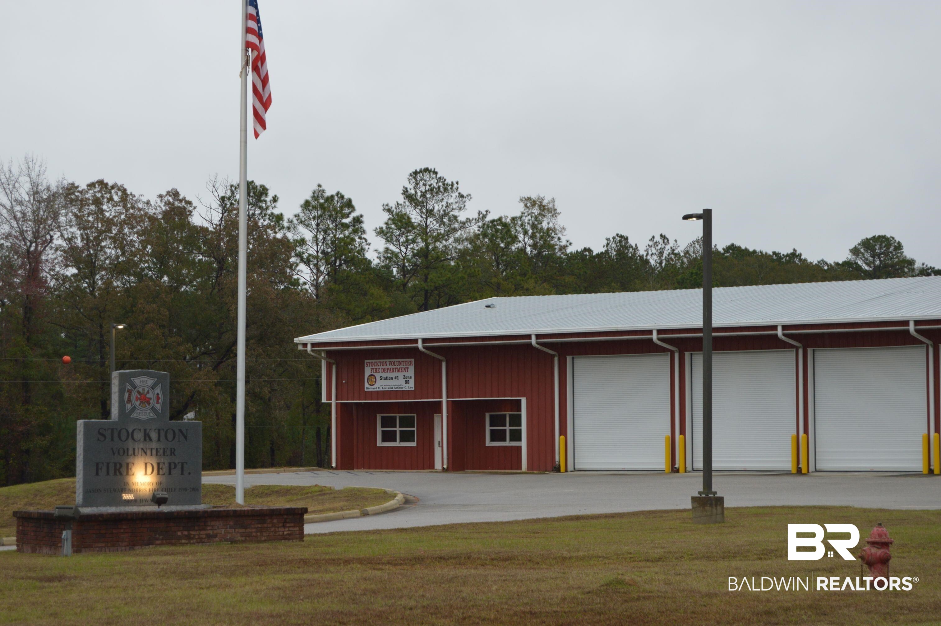 14 Marlin Street Stockton, AL 36579 - Photo 8 of 23 Back of house featuring an outdoor structure and a yard