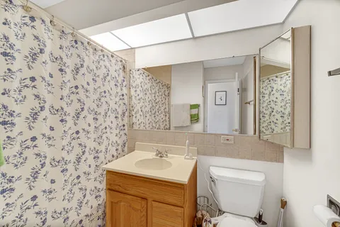 $236,000 | 101 North Lincoln Lane, Unit 2A, Arlington Heights, IL 60004