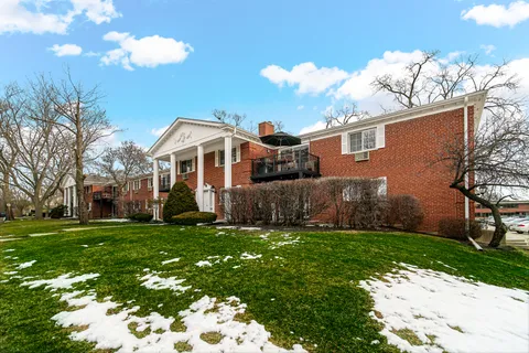 $236,000 | 101 North Lincoln Lane, Unit 2A, Arlington Heights, IL 60004