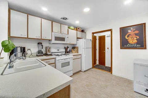 $236,000 | 101 North Lincoln Lane, Unit 2A, Arlington Heights, IL 60004