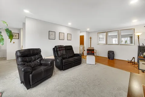 $236,000 | 101 North Lincoln Lane, Unit 2A, Arlington Heights, IL 60004