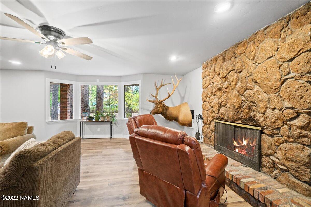3920 North Paradise Road Flagstaff, AZ 86004 - Photo 17 of 69 24-Living Room
