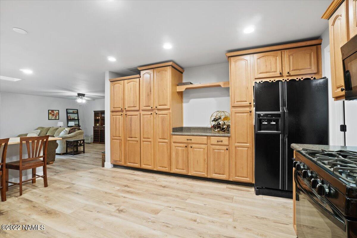 3920 North Paradise Road Flagstaff, AZ 86004 - Photo 23 of 69 30-Kitchen