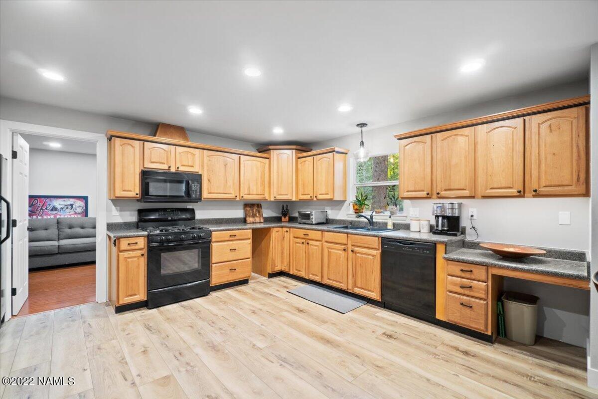 3920 North Paradise Road Flagstaff, AZ 86004 - Photo 24 of 69 31-Kitchen