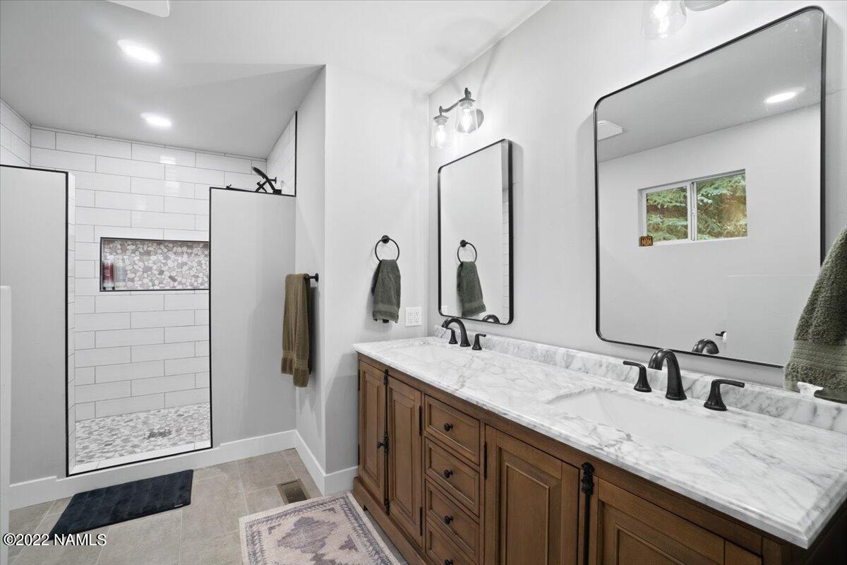 3920 North Paradise Road Flagstaff, AZ 86004 - Photo 33 of 69 40-Primary Bathroom