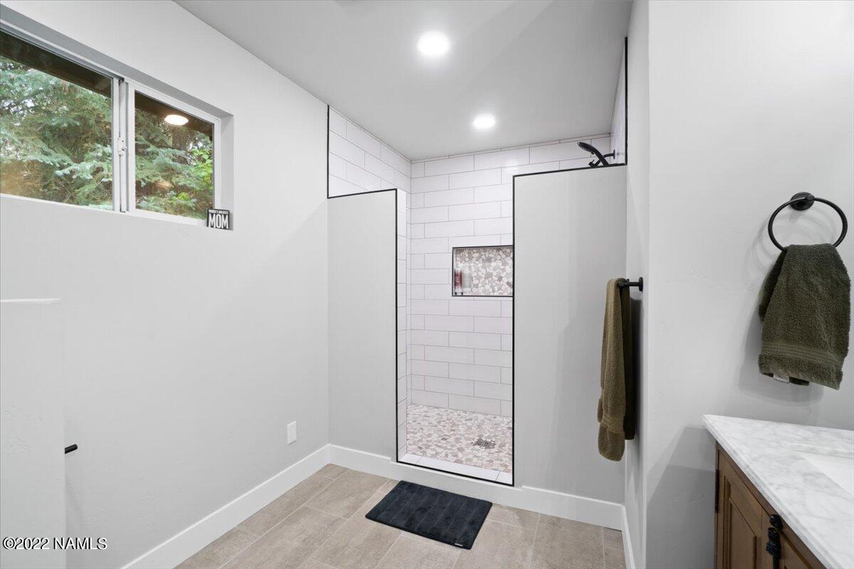 3920 North Paradise Road Flagstaff, AZ 86004 - Photo 35 of 69 42-Primary Bathroom