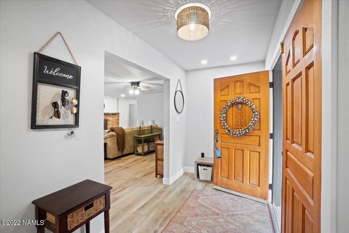 3920 North Paradise Road Flagstaff, AZ 86004 - Photo 10 of 69 17-Foyer