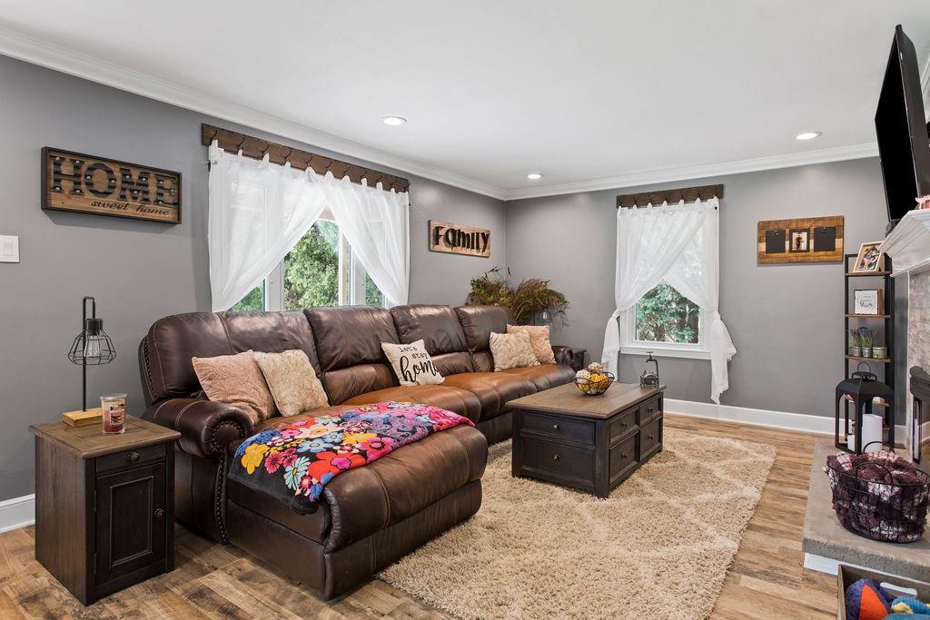 1907 Kings Chapel Road New Castle, PA 16105 - Photo 4 of 24 Gallery Image 4