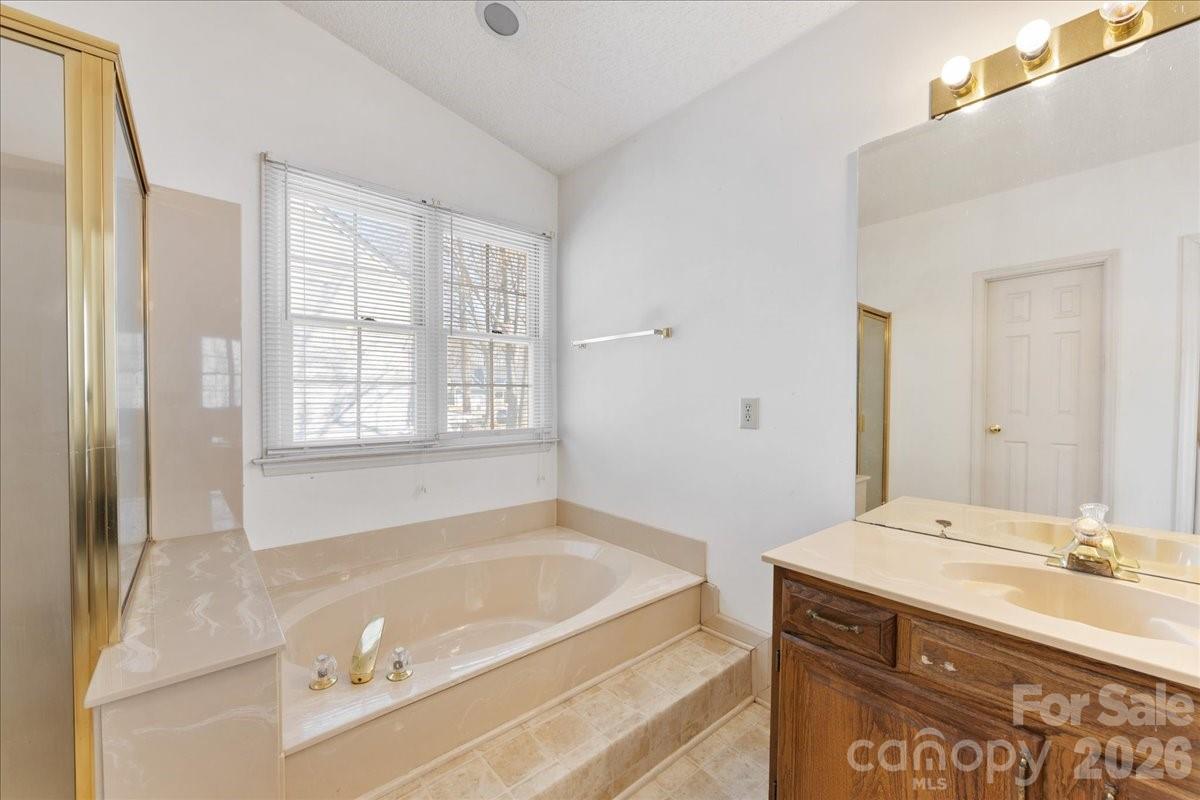 4107 Brownes Ferry Road Charlotte, NC 28269 - Photo 33 of 42 a bathroom with a tub sink and mirror