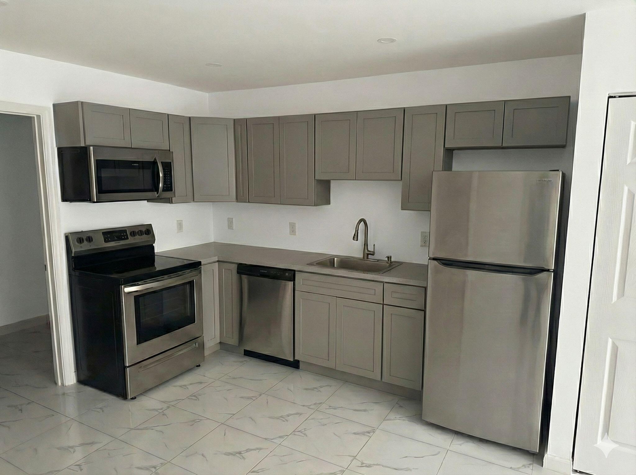 3255 J Avenue Riviera Beach, FL 33404 - Photo 5 of 18 a946ff91-4d22-4ed9-b9a3-19ad1700446a