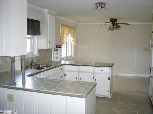 5421 Ridge Road Lexington, NC 27295 - Photo 6 of 15 Kitchen.