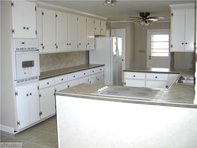 5421 Ridge Road Lexington, NC 27295 - Photo 7 of 15 Kitchen.