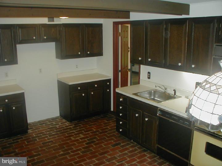 871 Deer Crossing Road West Chester, PA 19382 - Photo 9 of 16 Kitchen