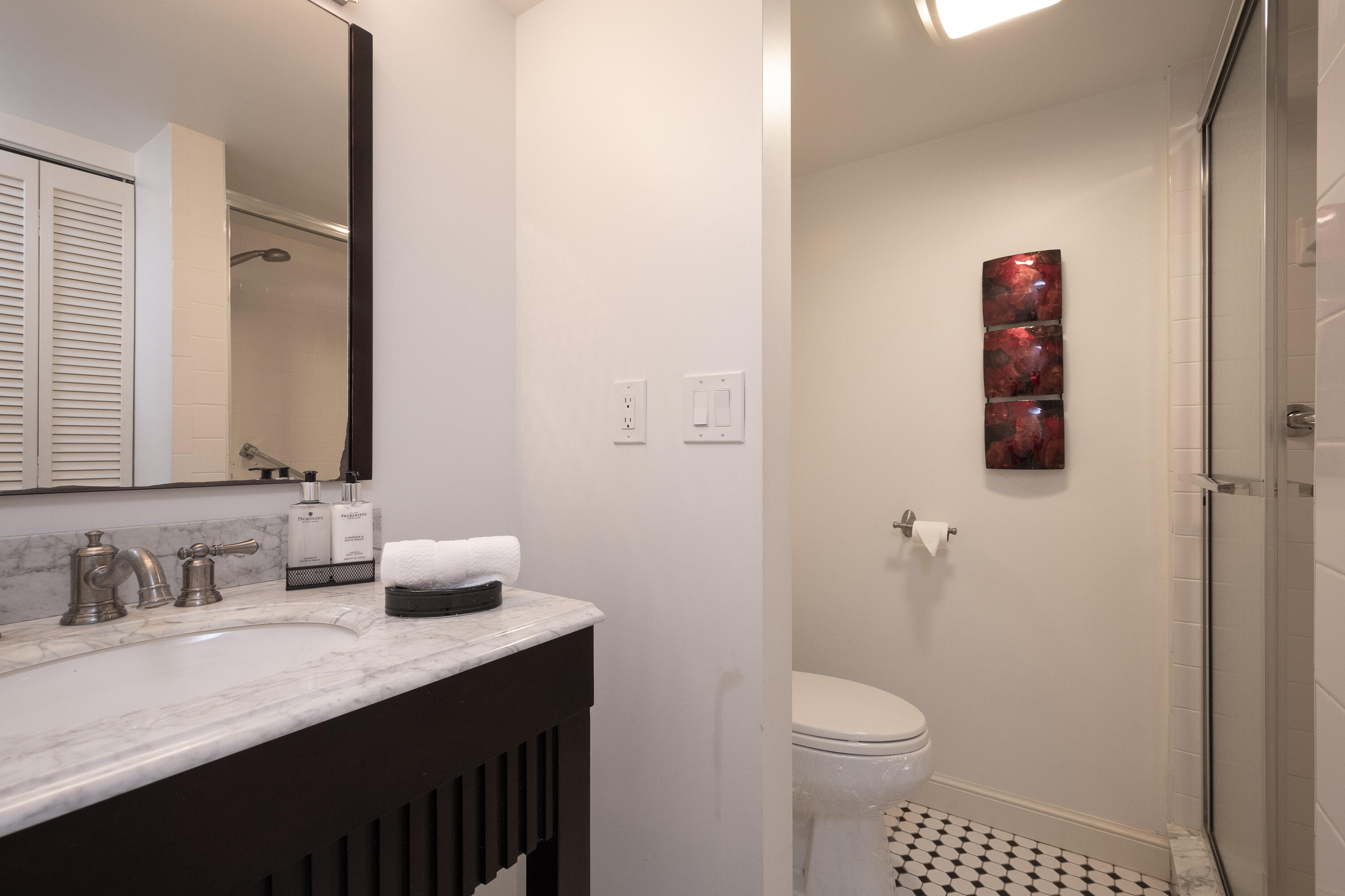 951 De Soto Road, Unit 427 Boca Raton, FL 33432 - Photo 20 of 44 a bathroom with a sink and a mirror