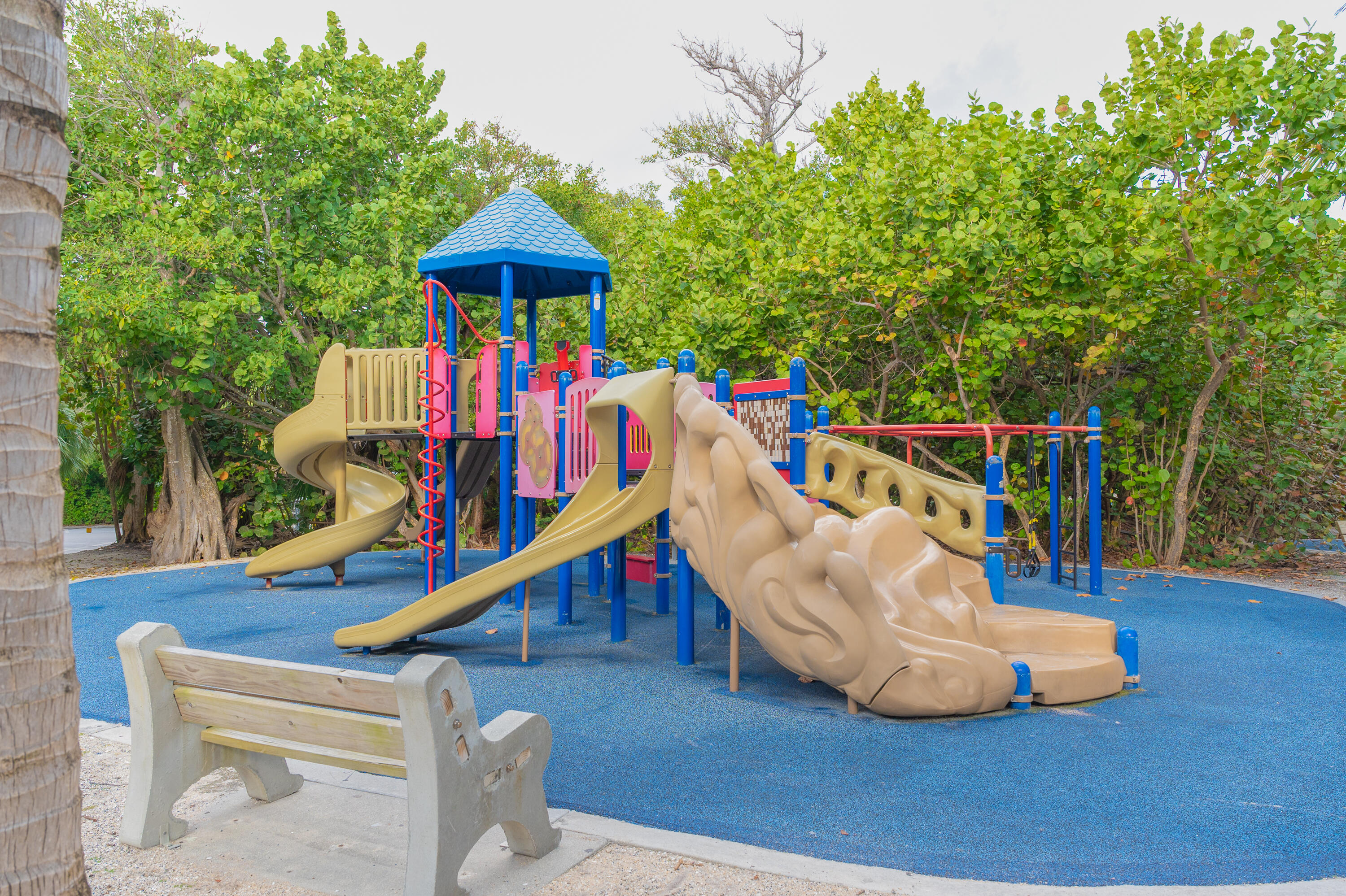 951 De Soto Road, Unit 427 Boca Raton, FL 33432 - Photo 38 of 44 a view of a slide with a slide