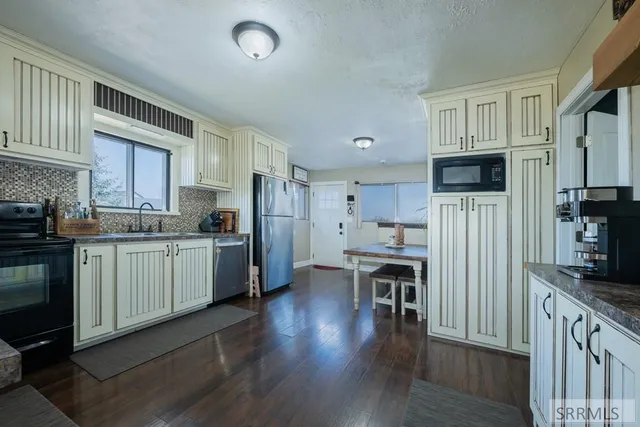 $369,900 | 498 East River Road, Firth, ID 83236