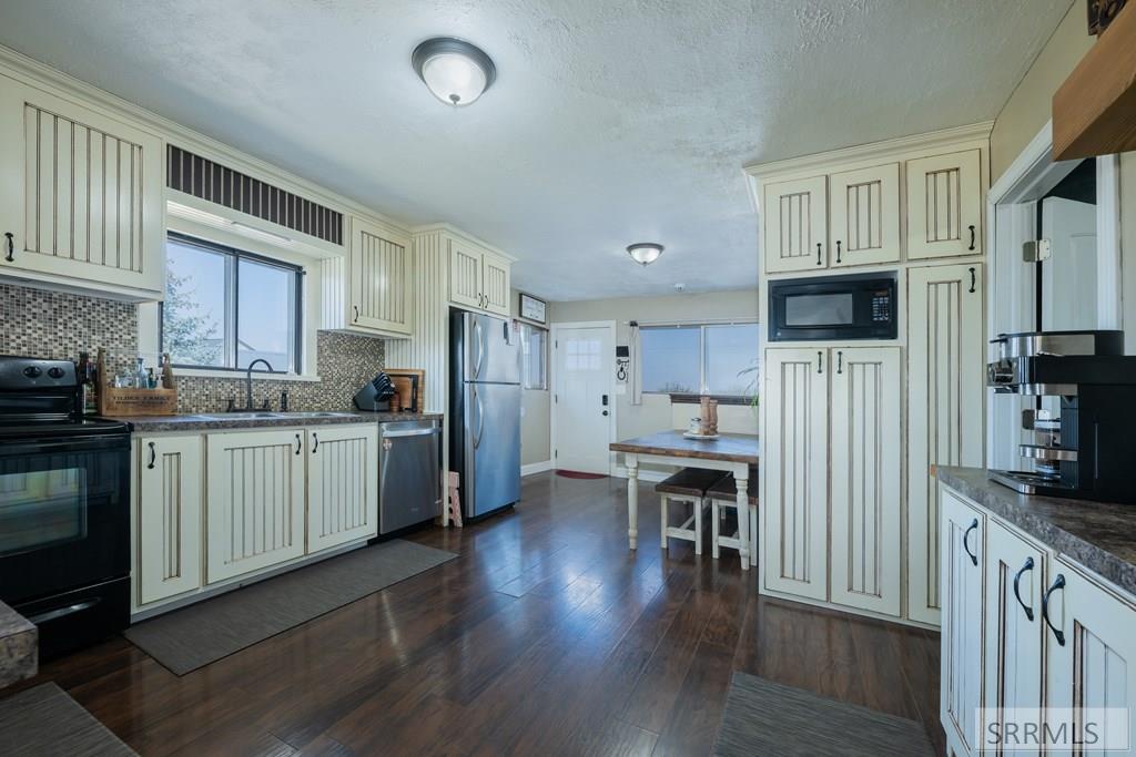 498 East River Road Firth, ID 83236 - Photo 7 of 27