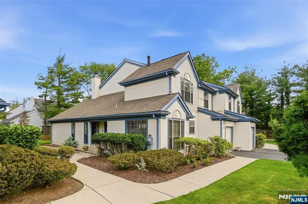 $719,500 | 107 Suleski Court, Mahwah, NJ 07430
