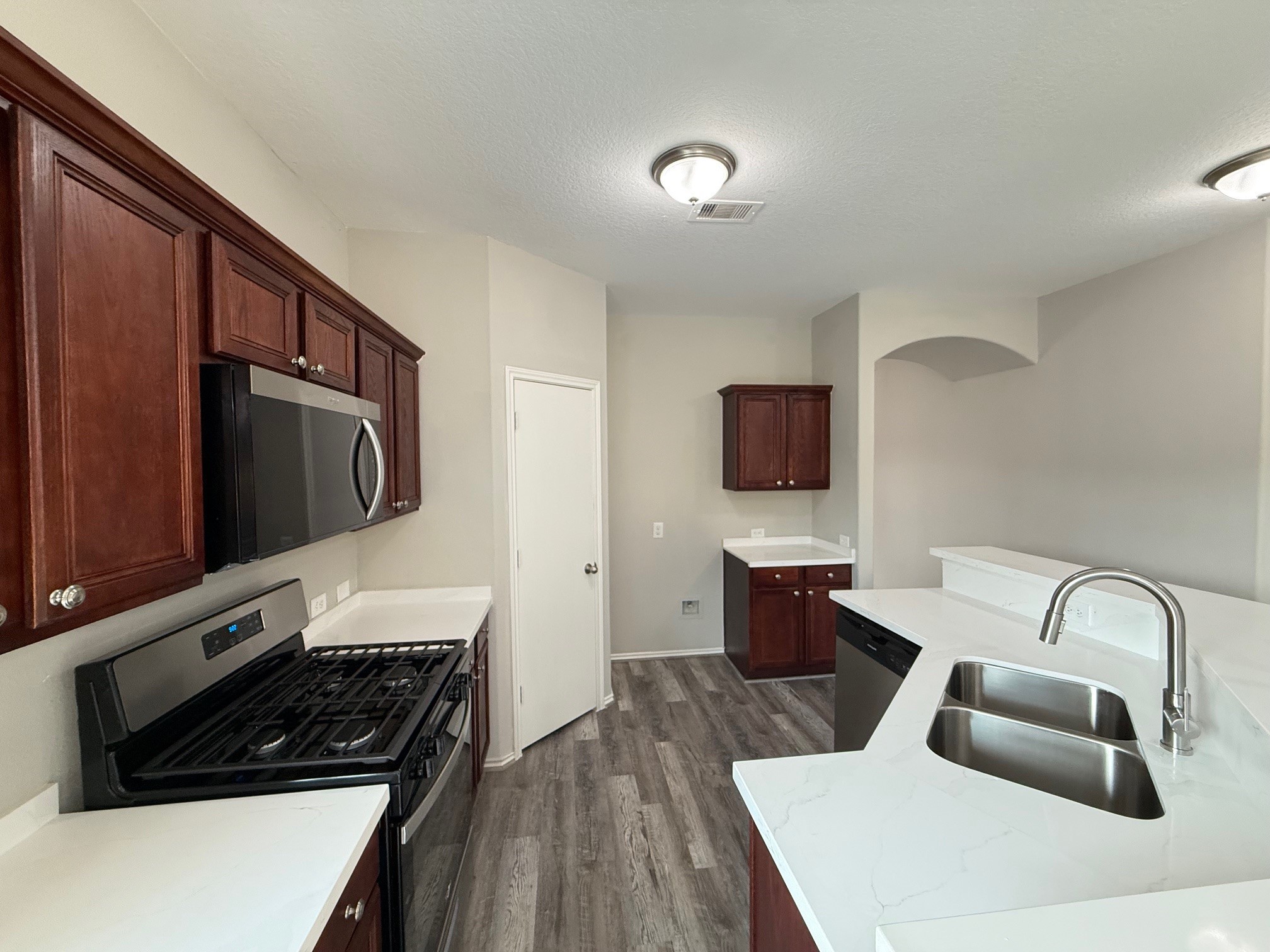 914 Whispering Winds Court Baytown, TX 77521 - Photo 9 of 33