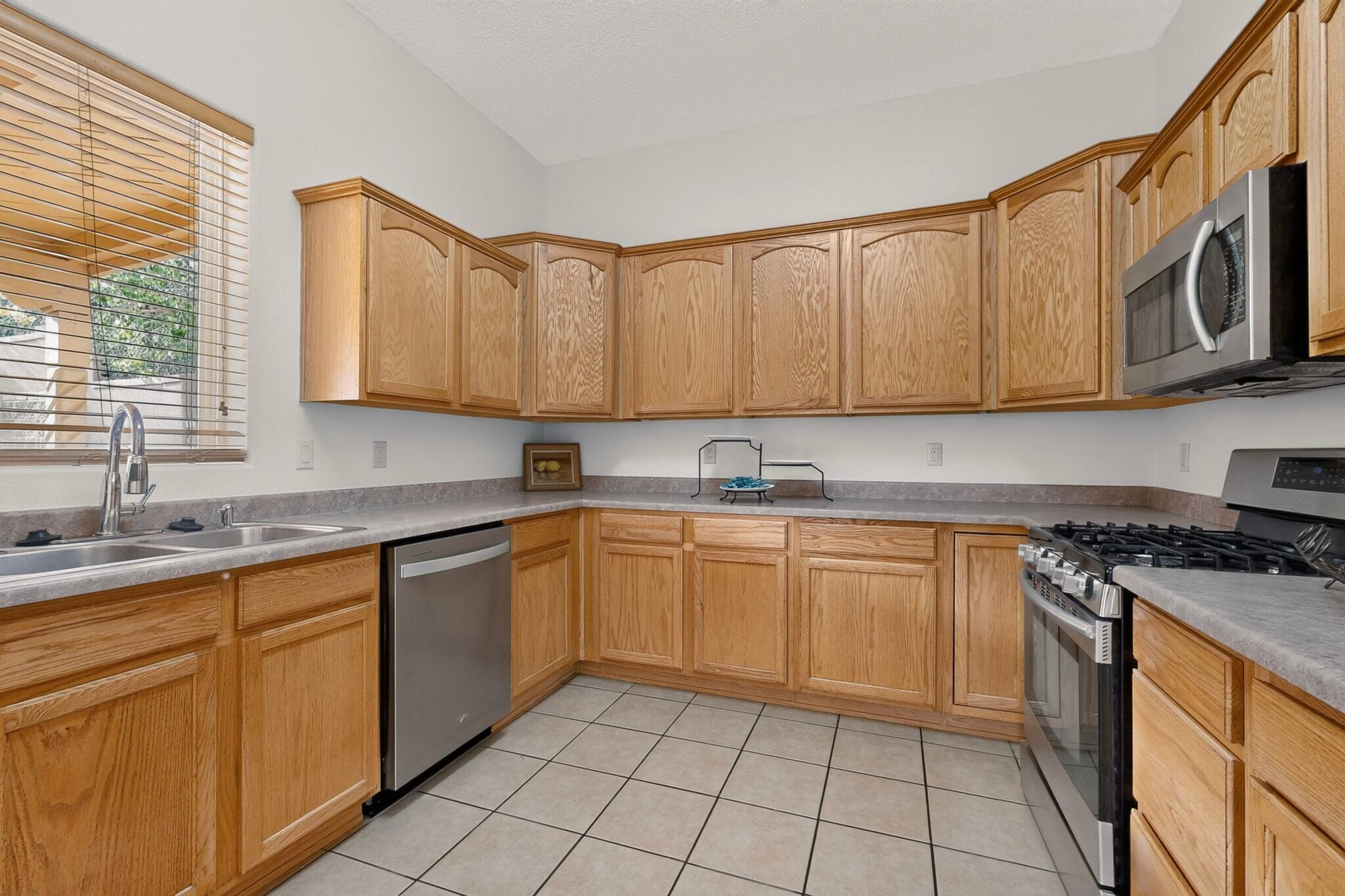 401 Minturn Loop Rio Rancho, NM 87124 - Photo 18 of 50 Gallery Image 18