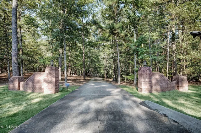 $749,900 | 6478 Grants Ferry Road, Brandon, MS 39047