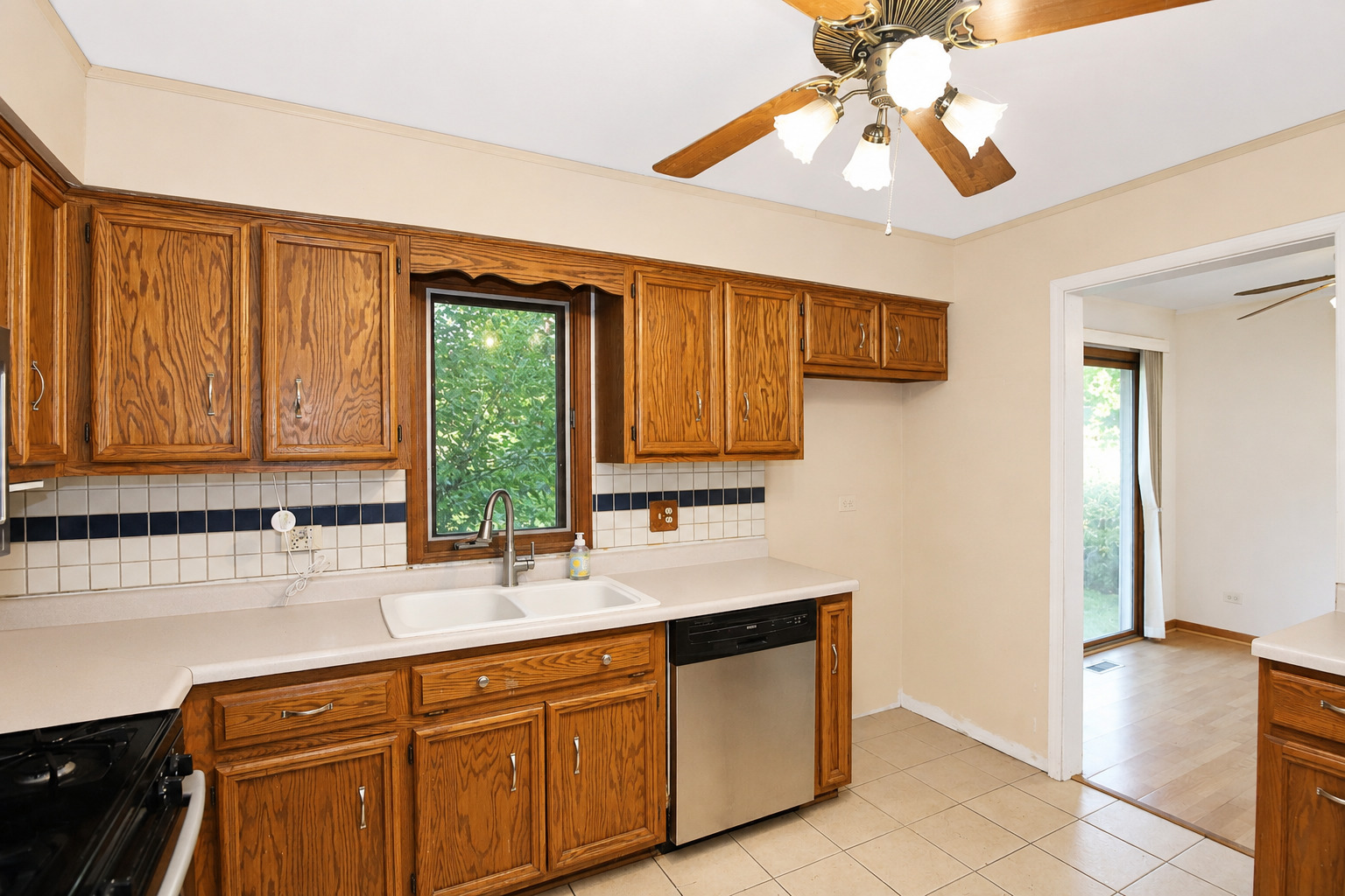 4N275 Avard Road West Chicago, IL 60185 - Photo 10 of 34 Gallery Image 10