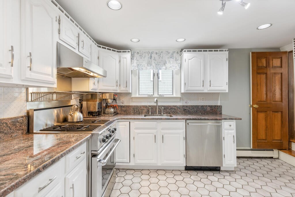 85 Lawrence Road Medford, MA 02155 - Photo 11 of 33