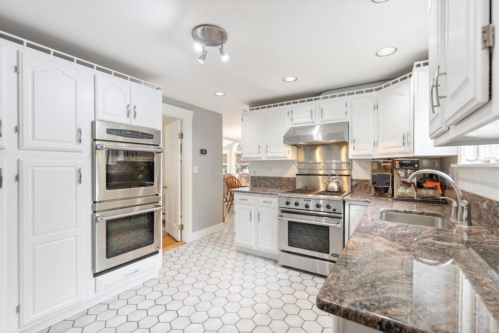 85 Lawrence Road Medford, MA 02155 - Photo 12 of 33