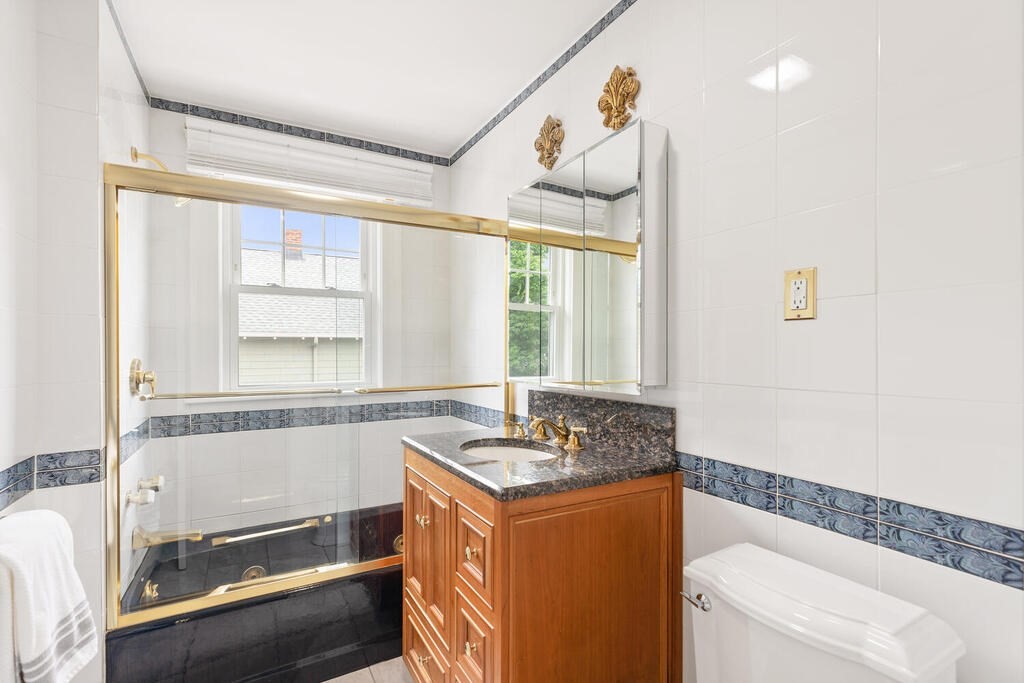 85 Lawrence Road Medford, MA 02155 - Photo 21 of 33