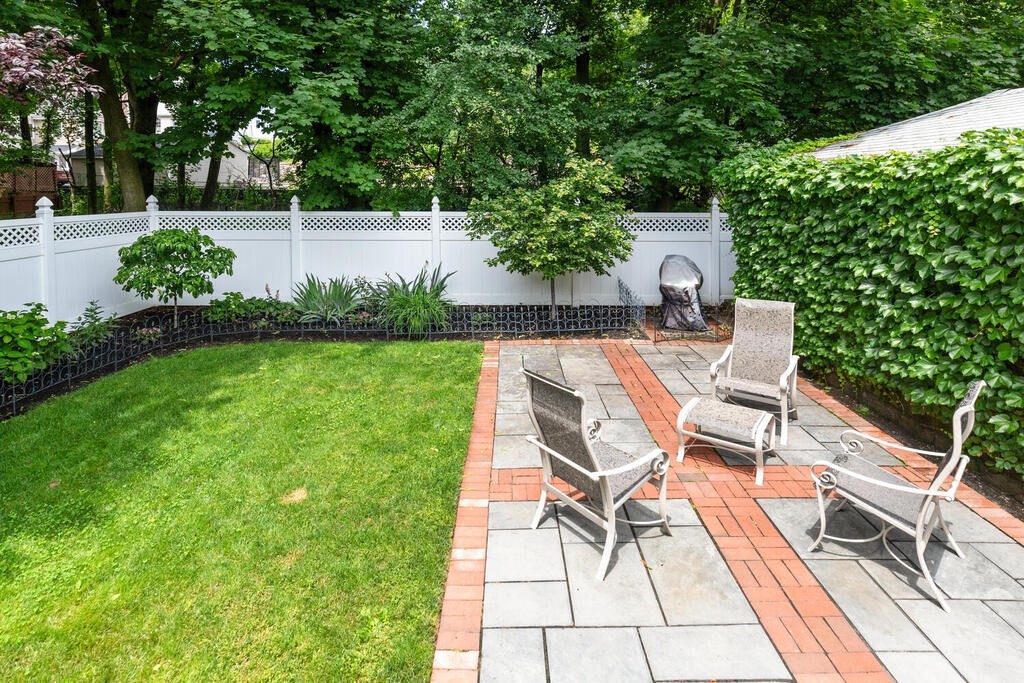 85 Lawrence Road Medford, MA 02155 - Photo 28 of 33