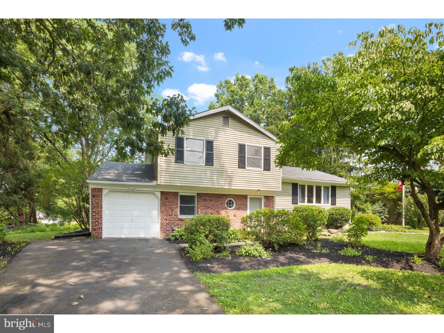 33 Sioux Road Doylestown, PA 18901 - Photo 2 of 19 Gallery Image 2