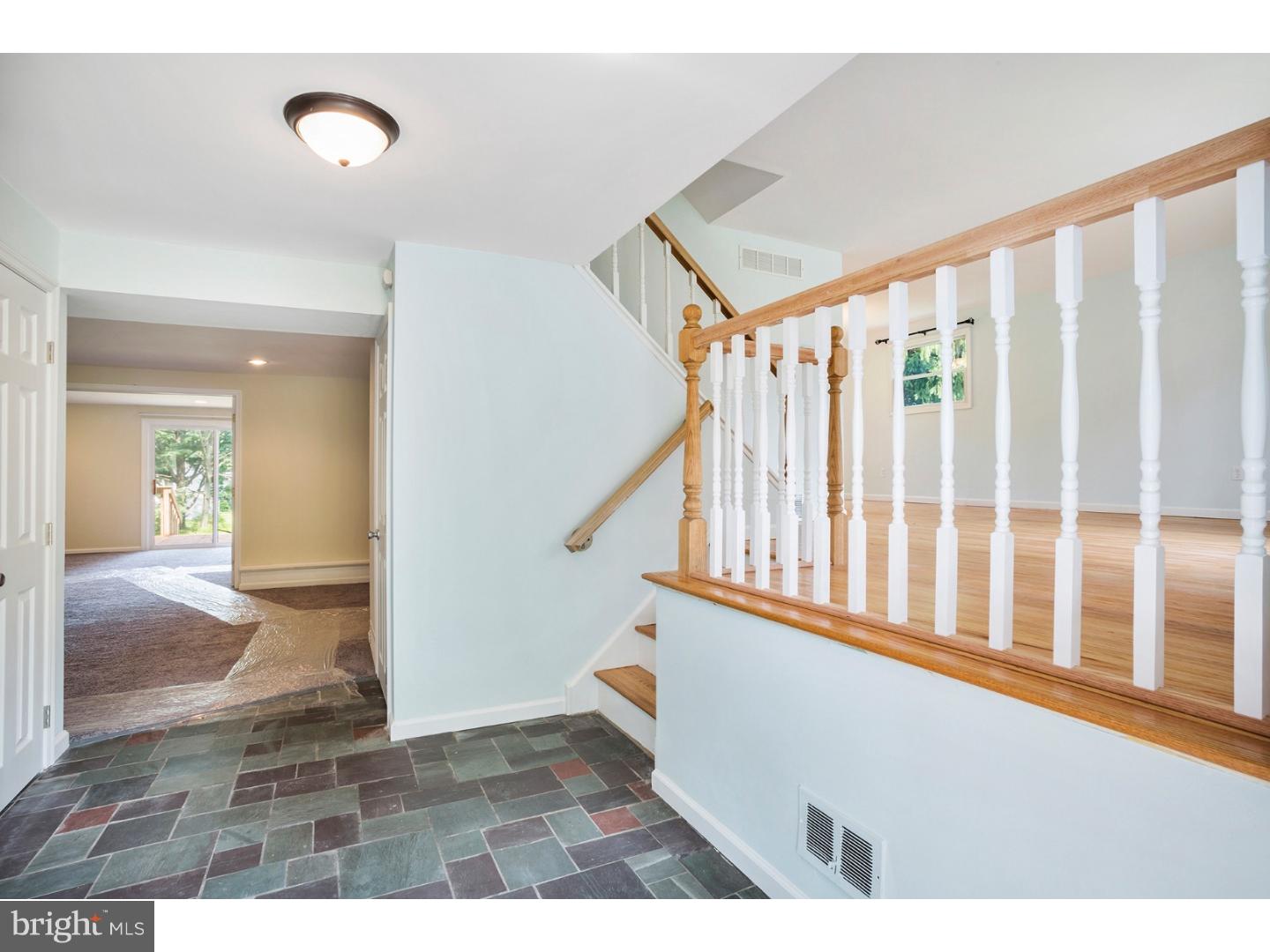 33 Sioux Road Doylestown, PA 18901 - Photo 5 of 19 Foyer