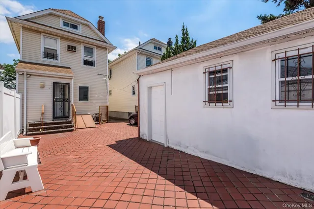 a front view of house with yard