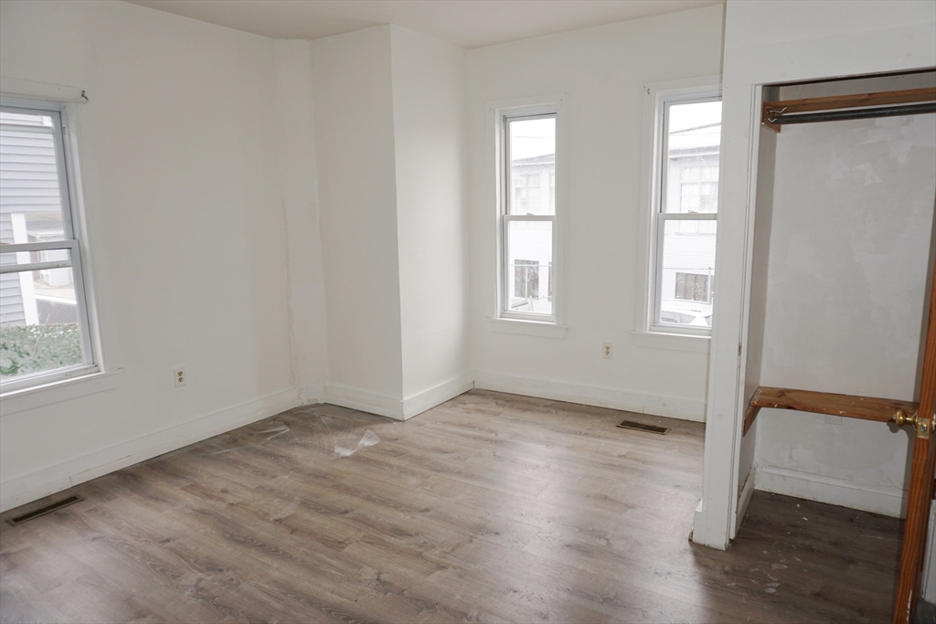 27 Shaw Street Lowell, MA 01851 - Photo 15 of 27