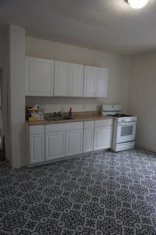 27 Shaw Street Lowell, MA 01851 - Photo 4 of 27