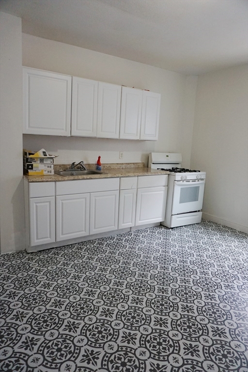 27 Shaw Street Lowell, MA 01851 - Photo 6 of 27
