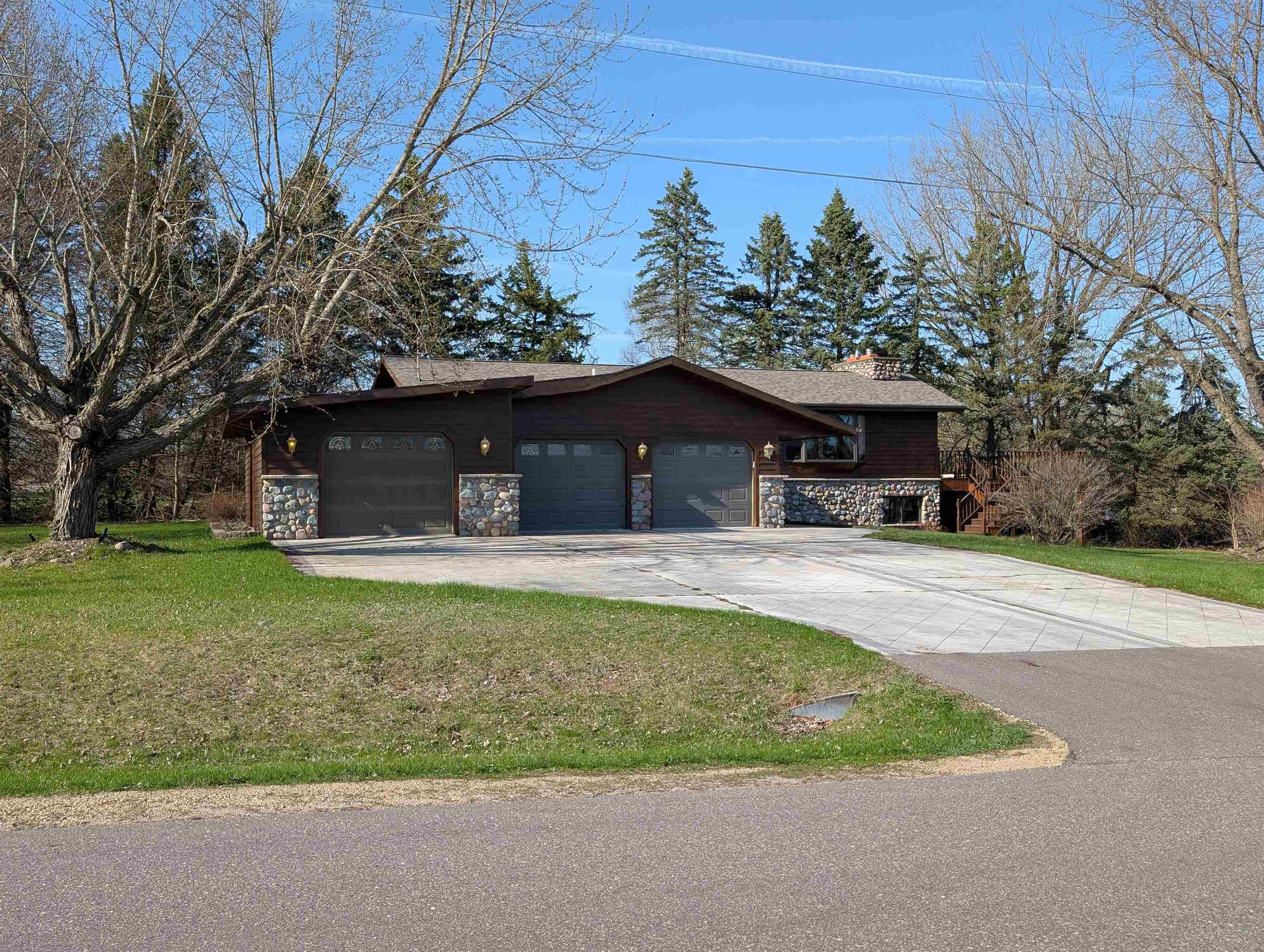 8110 Ritchie Lane New London, WI 54961 - Photo 2 of 32