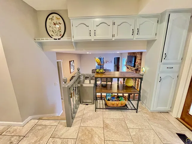 $289,900 | 759 Southwest Prairie Court, Topeka, KS 66606