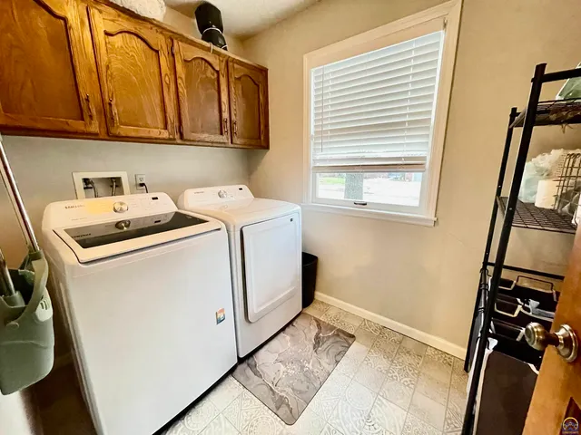 $289,900 | 759 Southwest Prairie Court, Topeka, KS 66606