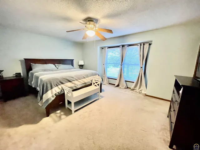 $289,900 | 759 Southwest Prairie Court, Topeka, KS 66606