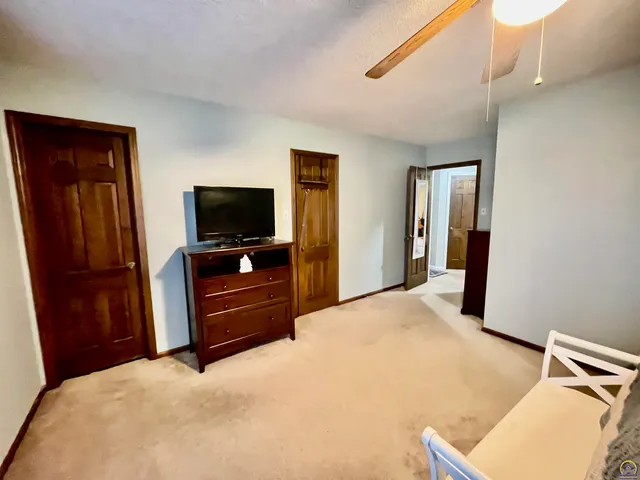 $289,900 | 759 Southwest Prairie Court, Topeka, KS 66606